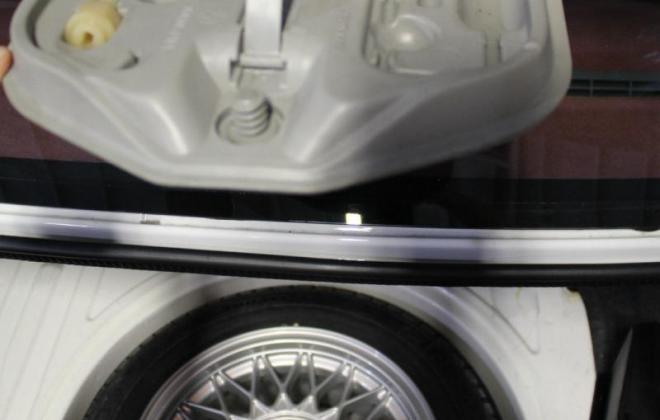 E30 M3 Spare wheel and tool kit.jpg