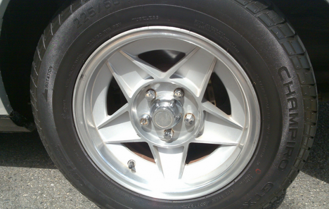 Ford XD ESP Bathurst Globe 15 inch wheels.png