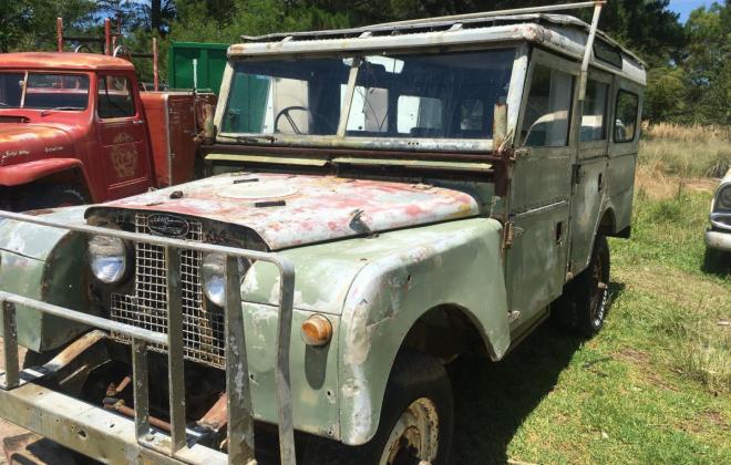 Land Rover Series 1 Wagon front wind screen.jpg