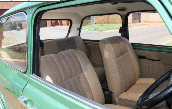 Late model Leyland Mini GTS seats cloth beige.png