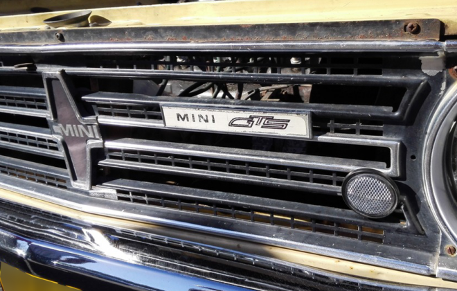 Leyland Mini GTS front grille late type with GTS badge.png