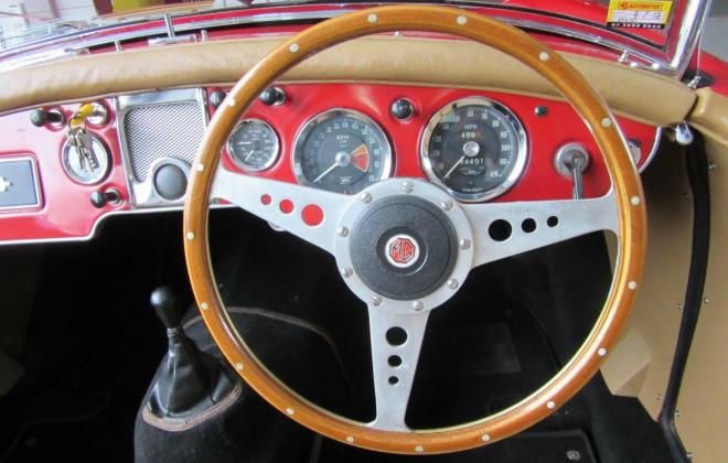MG MGA 1600 mk2 steering wheel and dashboard.jpg