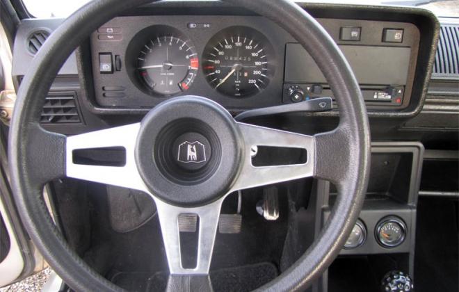 Mk1 Golf GTI Pre-facelift interior dashboard (6).jpg