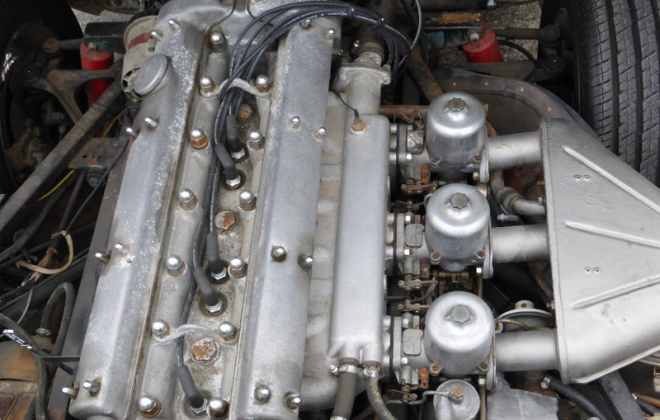 Non US E-type engine with triple SUs.png