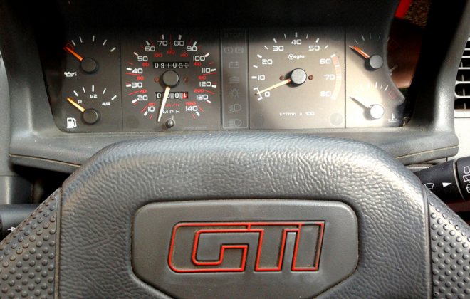 Peugeot 205 GTI Phase 1.5 steering wheel instruments dash.png
