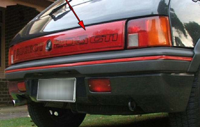 Phase 1 205 GTI optional reflective tail light panel Peugeot.png