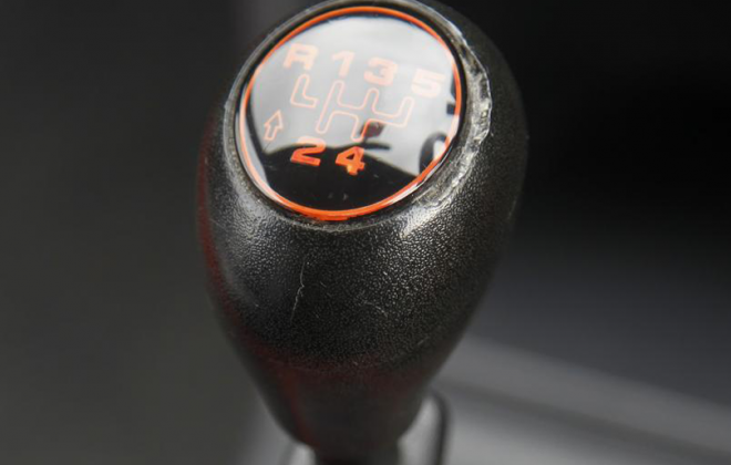 Phase 1 Peugeot 205 GTI gear shift knob.png
