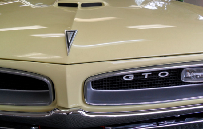 Pontiac GTO badges bonnet and grille 1966.png