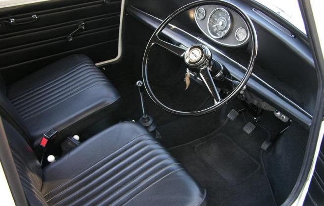 RHD MK3 Cooper S 1971 interior dash.jpg