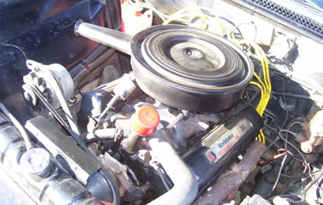 Studebaker Daytona 283 V8 engine black valve covers.png