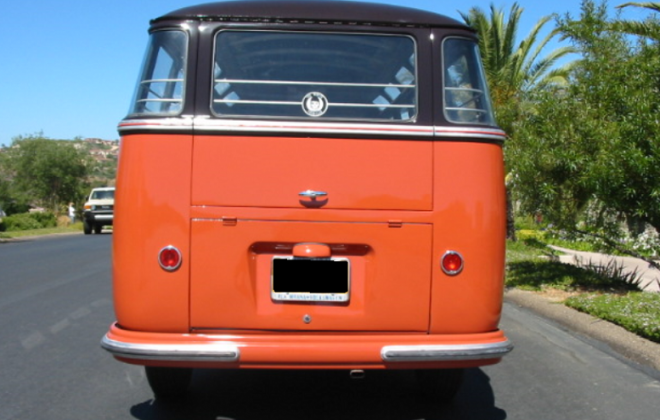 US-spec large tail lights Volkswagen Deluxe Microbus.png