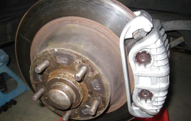 VP HSV GTS 1992 disc brakes.png