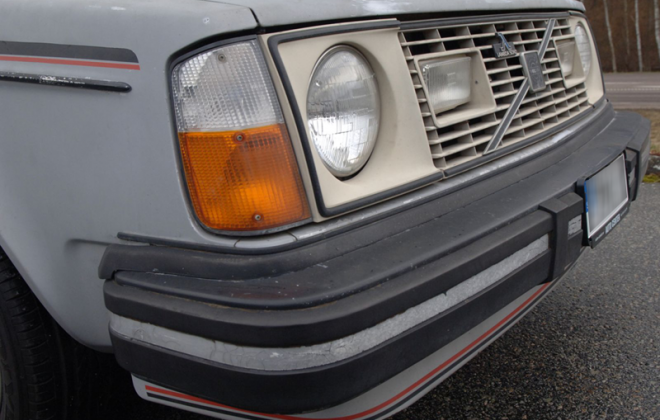 Volvo 242 GT combined front indicator and parker lamp.png