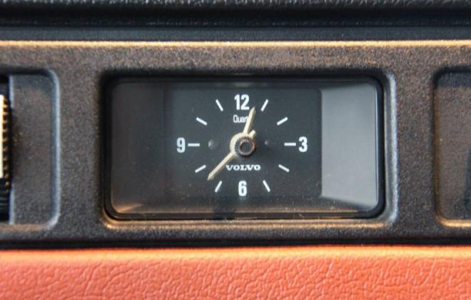Volvo 242 GT dashboard clock.jpg