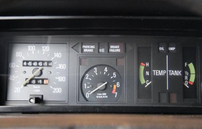 Volvo 242 GT early dashboard instruments image RPM.jpg