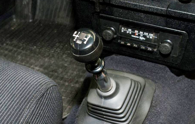 Volvo 242 GT gear stick image.png