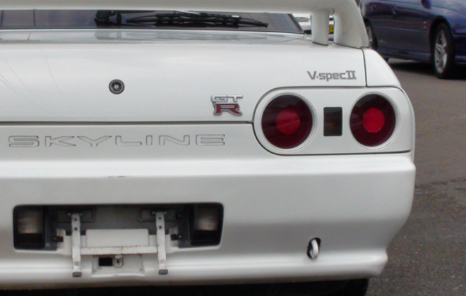 White Nissan GTR R32 V-Spec II back.png