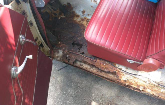 White rusty unrestored Studebaker Daytona convertible USA (14).jpg