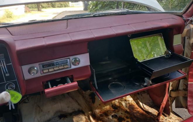 White rusty unrestored Studebaker Daytona convertible USA (2).jpg