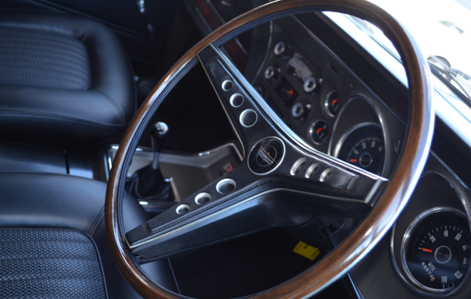 XW Ford Falcon GT 1970 steering wheel dashboard (2).png