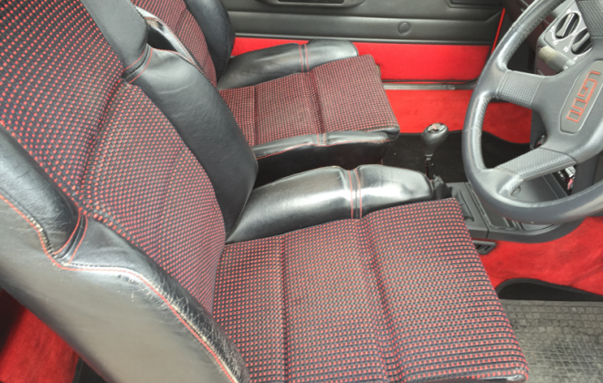 helf-leather Quartet seat trim Peugeot 205 GTI Phase 1.5 1989 1990.png