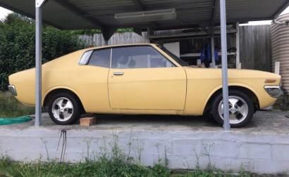 1976 Toyota Corona MKII MX22 hardtop coupe yellow images (1).JPG