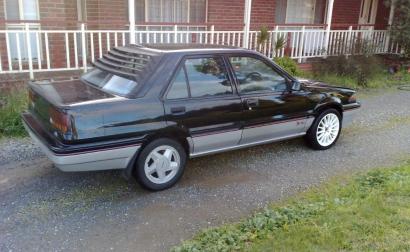 1988 Nissan Pulsar N13 Sedan SVD Vector (1).jpg