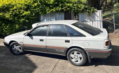 1989 Ford Telstar Turbo hatch white on grey (1).jpg