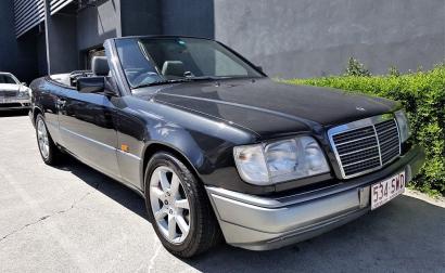 1993 Mercedes W124 E320 Cabriolet black on grey images (1).jpg