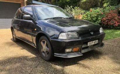 1994 Daihatsu Charade De Tomaso GTi black (1).png