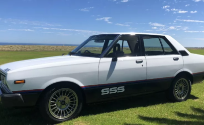 Datsun Stanza SSS Sedan white on black Australia 2021 (2).png
