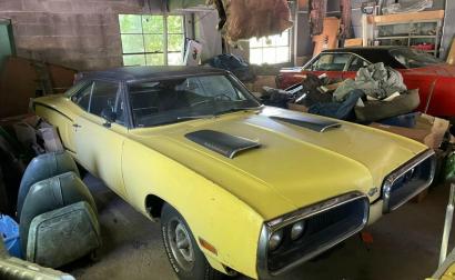 For sale Yellow and Black Dodge Coronet Super Bee 440 6 pack 1969 for sale (1).jpg