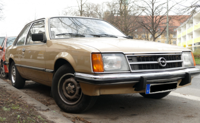Opel commodore C gold coupe Germany image front.png