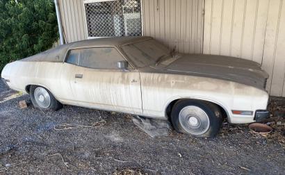 White Ford Landau Australia images barnfind unrestored (1).jpg