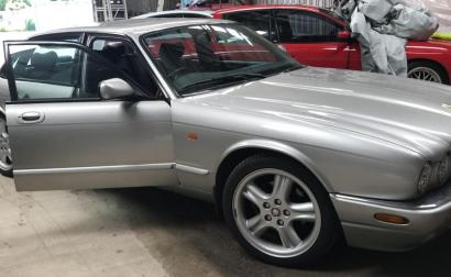 X308 XJR V8 silver sedan for sale South Australia (1).jpg