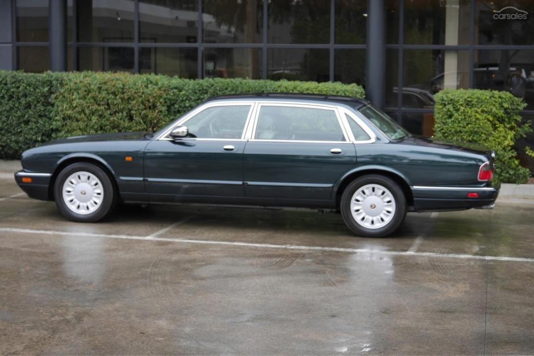 1996 Spruce Green Daimler Double Six Australia RHD (1).jpg