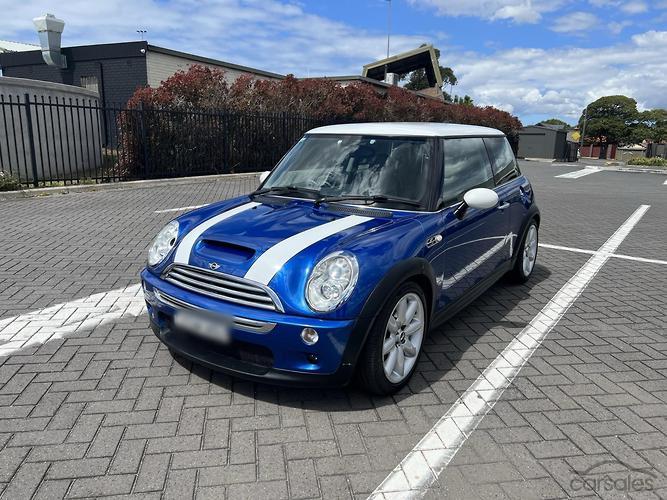 Dark blue R53 Mini Cooper S 2006 facelift (1).jpg